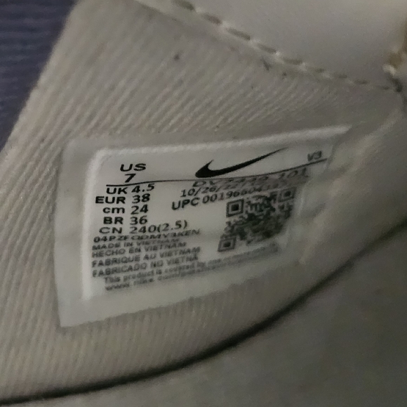 Woman Nike Women's Air Force 1 Shadow Sneakers - Picture 8 of 8